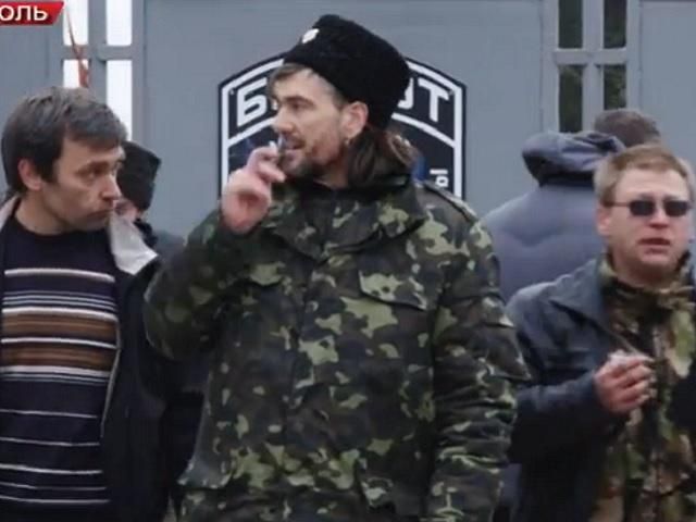 В Симферополе 100 активистов защищали "Беркут" (Видео)