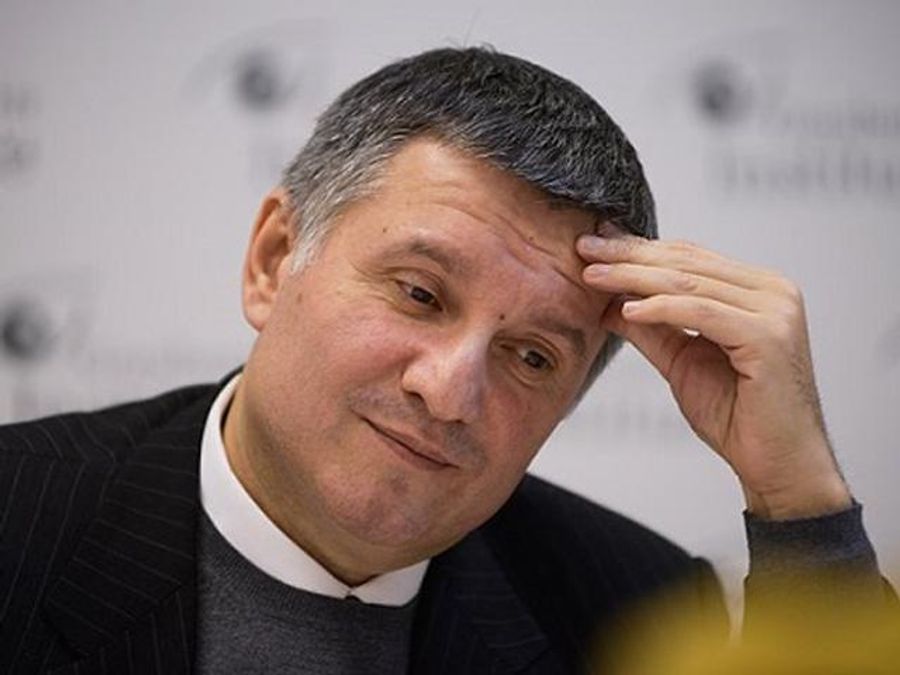 Аваков каже, що з Києва втекли 35 "беркутівців" зі зброєю