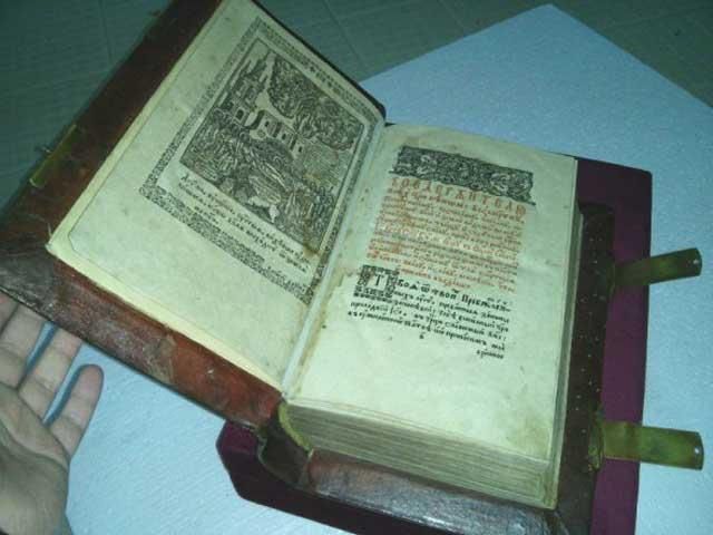 В числе коллекции Януковича - первая украинская книга "Апостол" Ивана Федорова (Фото) В числе коллекции Януковича - первая украинская книга "Апостол" Ивана Федорова (Фото)