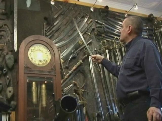 Колекціонер впізнав на фотографіях з маєтку Пшонки зразки старовинної зброї Колекціонер впізнав на фотографіях з маєтку Пшонки зразки старовинної зброї