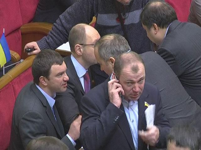 День в Раде: Януковичу - трибунал, Турчинову - подписывать законы День в Раде: Януковичу - трибунал, Турчинову - подписывать законы