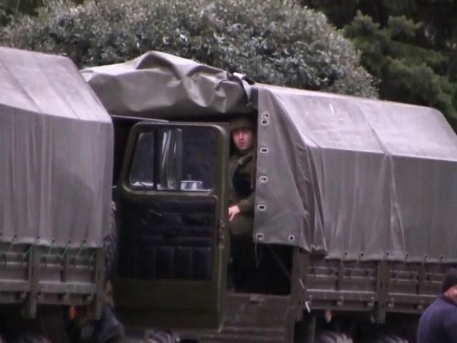 В Ялту приехали вооруженные российские солдаты, - блогер (Видео) В Ялту приехали вооруженные российские солдаты, - блогер (Видео)