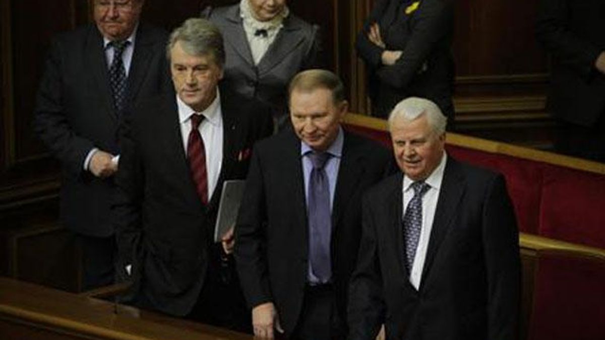 Россия прибегла к прямому вмешательству в политическую жизнь Крыма, - заявление экс-президентов Россия прибегла к прямому вмешательству в политическую жизнь Крыма, - заявление экс-президентов