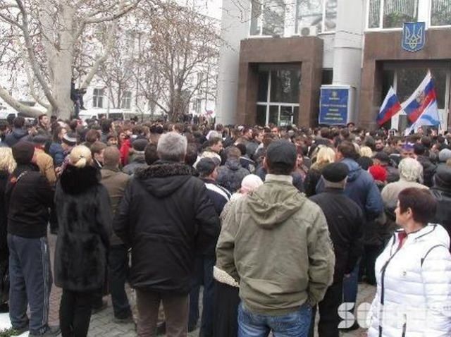 Обраний на мітингу мером Севастополя Чалий закликав не зривати тризуб з будівлі СМДА