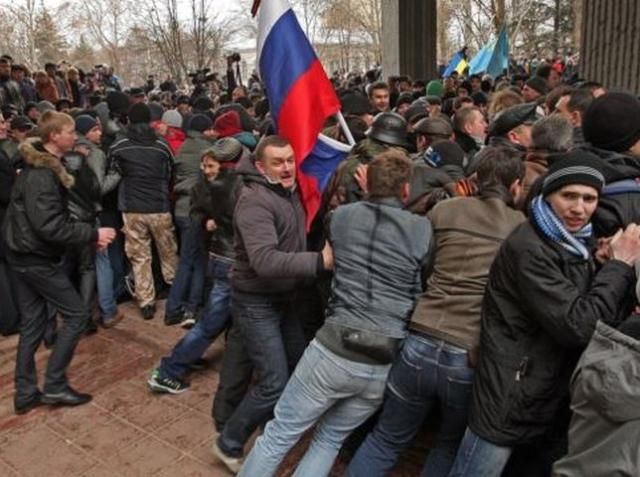 В Верховную Раду Крыма вошли протестующие