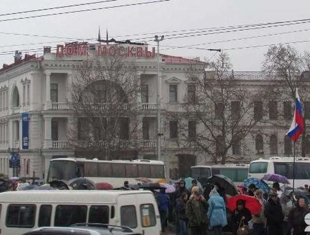 В Севастополе Чалый выделил автобусы, чтобы желающие поехали на митинг в Симферополь