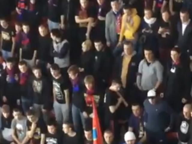 Российские хоккейные болельщики кричали во время матча "Слава Украине!" (Видео) Российские хоккейные болельщики кричали во время матча "Слава Украине!" (Видео)