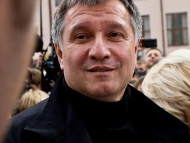 Підняті війська внутрішніх військ і весь склад міліції, — Аваков про події у Криму Підняті війська внутрішніх військ і весь склад міліції, — Аваков про події у Криму