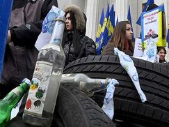 Активисты Майдана пикетировали Верховную Раду (Видео)