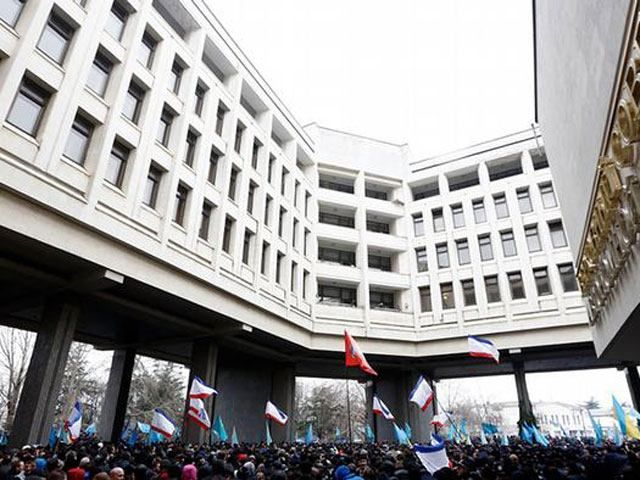 Парламент Криму звільнив уряд автономії Парламент Криму звільнив уряд автономії