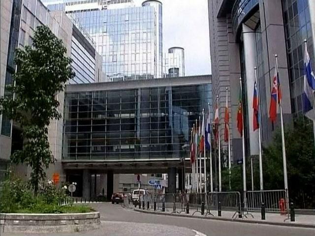 Европарламент призвал вернуть в Украину активы Януковича Европарламент призвал вернуть в Украину активы Януковича