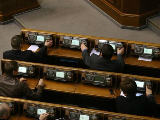 З фракції ПР вийшли ще 4 нардепи З фракції ПР вийшли ще 4 нардепи