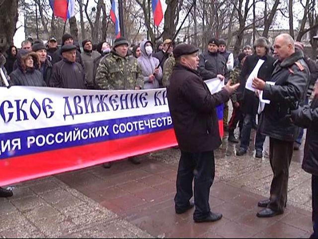 Пророссийские митингующие в Крыму заявили, что будут подчинятся Януковичу