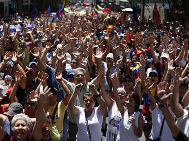 У Венесуелі під час масових протестів загинули 50 людей У Венесуелі під час масових протестів загинули 50 людей