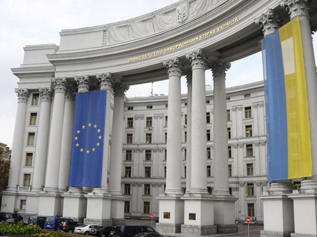 Яценюк доручив МЗС переговорити з ЄС, Росією та США