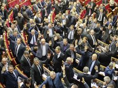 События 27 февраля: в Украине и Крыму — новые премьеры, Янукович появился с заявлением