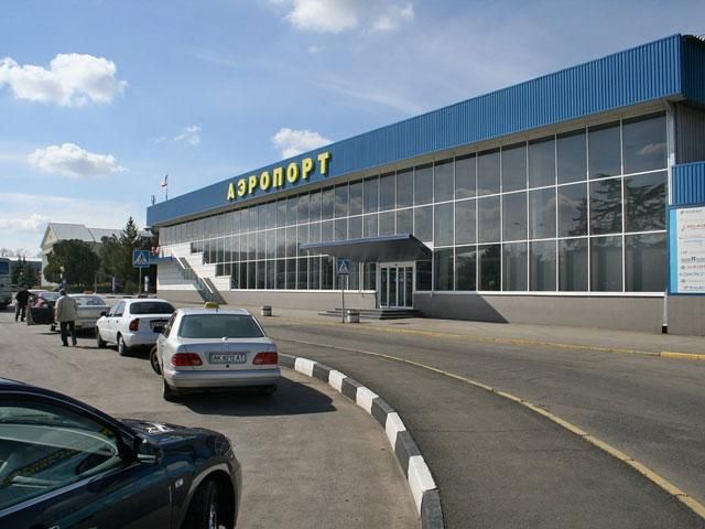В аэропорту Симферополя — 150 силовиков с автоматами
