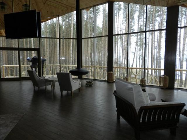 Баня, бассейн, оружейное и портрет Сталина, — тайны поместья Курченко (Фото) Баня, бассейн, оружейное и портрет Сталина, — тайны поместья Курченко (Фото)