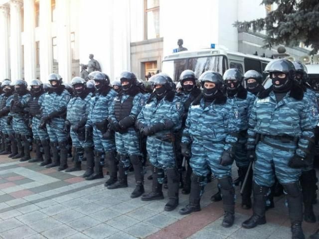 Генконсульству России в Крыму поручено выдавать российские паспорта бойцам "Беркута" Генконсульству России в Крыму поручено выдавать российские паспорта бойцам "Беркута"