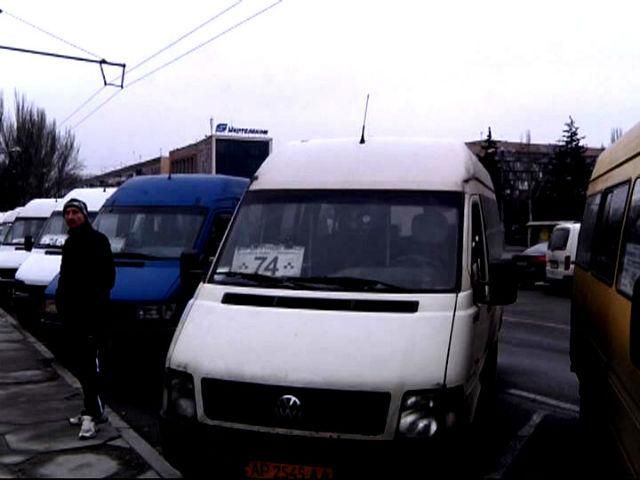 В Запорожье водители маршруток не хотят платить откат, чтобы работать по-белому