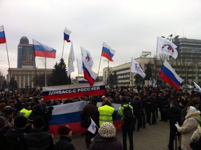 Прихильники Росії вийшли на мітинг у центрі Донецька (Відео)