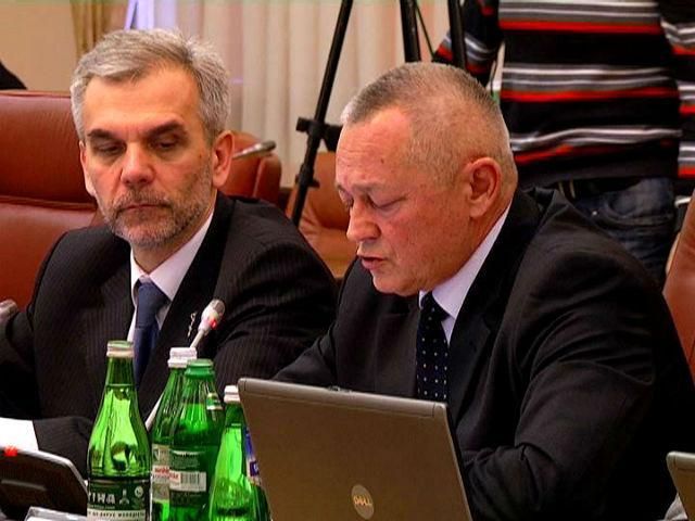 Россия наращивает количество техники и военных в Крыму, - и.о. министра обороны Россия наращивает количество техники и военных в Крыму, - и.о. министра обороны