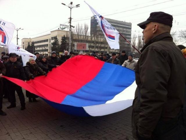 На митинге в Донецке подрались регионалы и "народные ополченцы" Губарева (Видео)