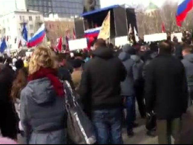 ОДА захопили і в Донецьку. На будівлі вже висить російський триколор