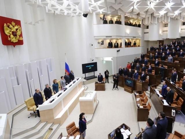 Рада Федерації закликала Путіна вжити заходів, щоб захистити росіян в Україні 