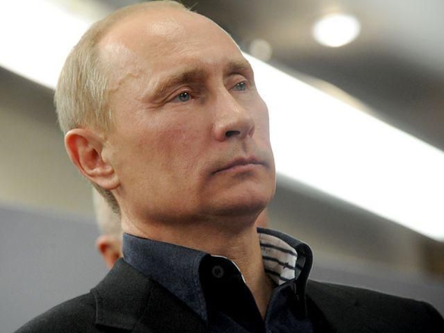 Путін вводить війська на територію України Путін вводить війська на територію України