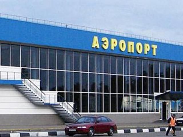 Сімферопольський аеропорт почав частково працювати