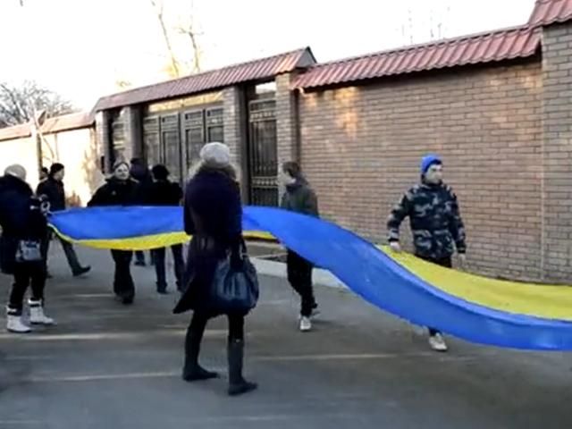 Луганчани пікетували будинок Єфремова Луганчани пікетували будинок Єфремова