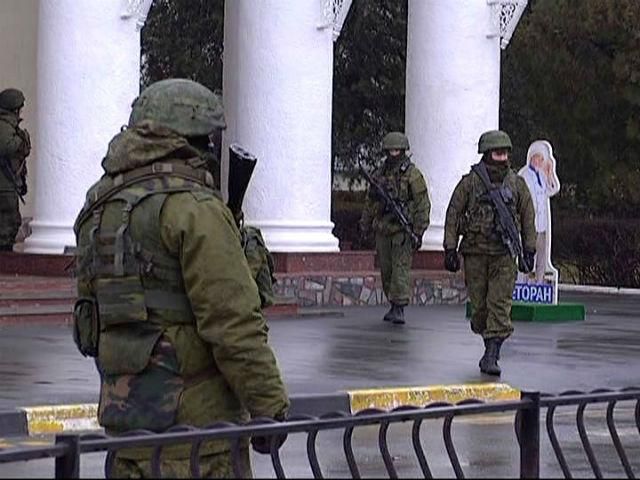 В Крыму российские военные вывозят оружие из частей Вооруженных Сил Украины