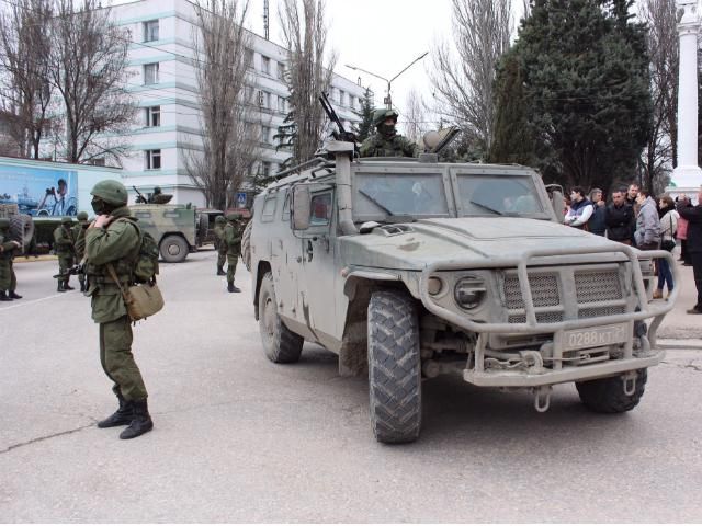 Українські військовослужбовці в Криму не склали зброю на вимогу росіян, — Міноборони