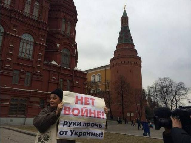 Солидарны с Украиной россияне вышли на протест (Фото)