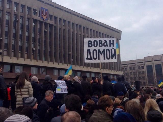 В Запорожье 3 тысячи человек митинговали против ввода российских войск В Запорожье 3 тысячи человек митинговали против ввода российских войск