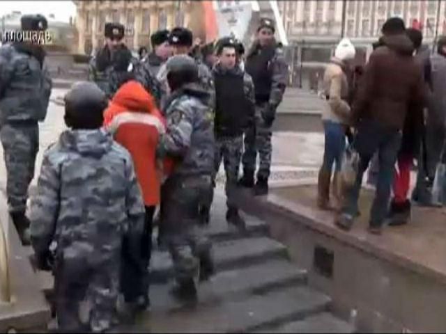 Антивоєнні мітинги в Росії: вже арештовано більше 2 сотень людей Антивоєнні мітинги в Росії: вже арештовано більше 2 сотень людей