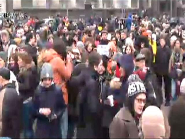 Росія мітингує: в Москві та Петербурзі проводили акції "за" і "проти" війни Росія мітингує: в Москві та Петербурзі проводили акції "за" і "проти" війни