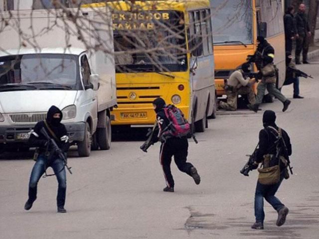 У Криму перед заявою Путіна інсценізували стрілянину (Фото. Відео) У Криму перед заявою Путіна інсценізували стрілянину (Фото. Відео)