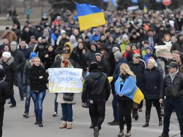 Тисячі людей Кривого Рогу, Полтави і Дніпропетровська вийшли проти Путіна і війни (Відео) Тисячі людей Кривого Рогу, Полтави і Дніпропетровська вийшли проти Путіна і війни (Відео)