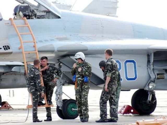 Украинский офицер в Севастополе пострадал от российских свето-шумовых гранат Украинский офицер в Севастополе пострадал от российских свето-шумовых гранат