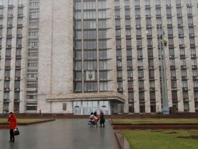 Неизвестные ворвались в здание Донецкой ОГА