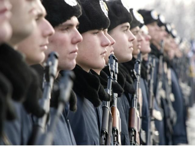 В Кировограде более полутысячи добровольцев пришли записываться в военкоматы