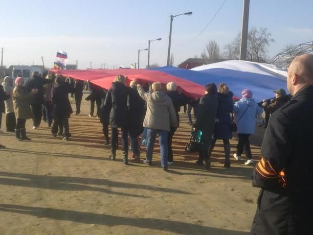 Облога військової частини в Феодосії (Фото) Облога військової частини в Феодосії (Фото)