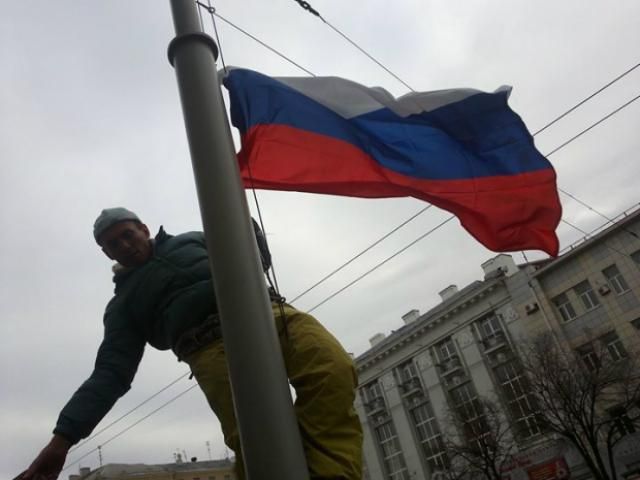 На симферопольских школах требуют вывесить флаг России