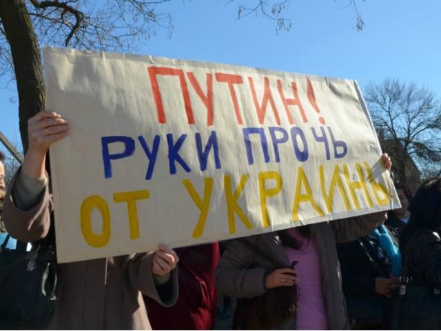 Кримчанки протестували проти російського вторгнення (Фото) Кримчанки протестували проти російського вторгнення (Фото)