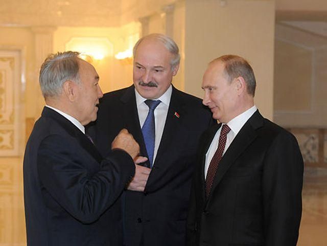 Путін поговорив з Лукашенком і Назарбаєвим про загрози російськомовним в Україні 