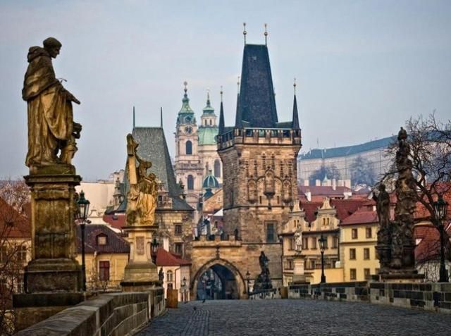 Чехи вже бояться впускати до себе росіян, щоб Путін не прийшов їх визволяти Чехи вже бояться впускати до себе росіян, щоб Путін не прийшов їх визволяти