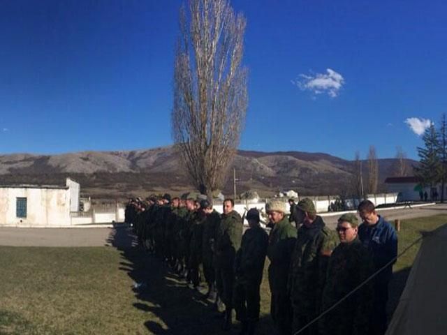 Среди "титушек" в Крыму есть ребята в форме "Беркута", - Селезнев Среди "титушек" в Крыму есть ребята в форме "Беркута", - Селезнев