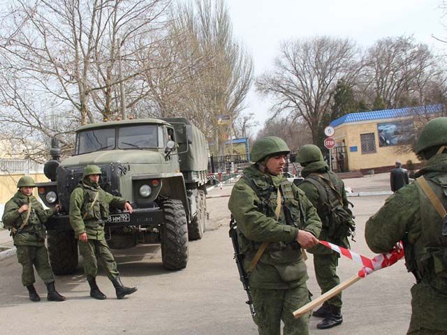 Російські військові покидають поромну переправу Керчі (Фото)